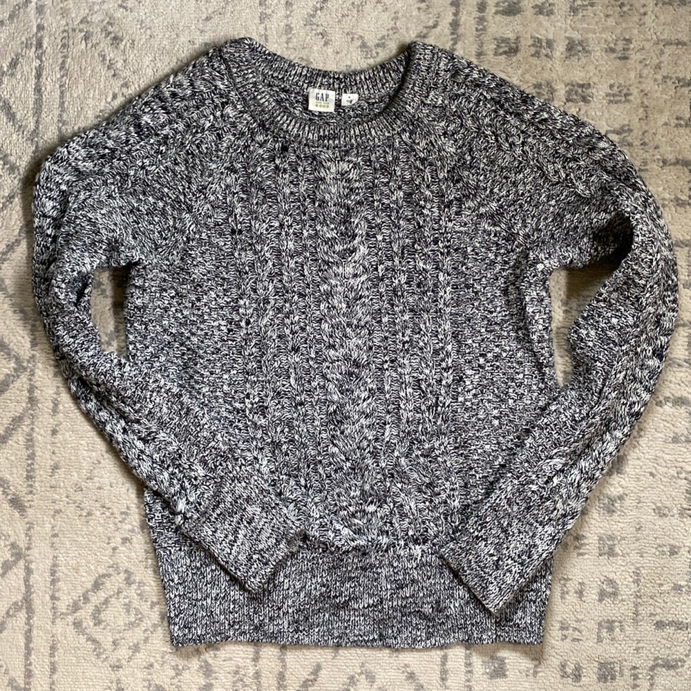 GAP - Black/White sweater
